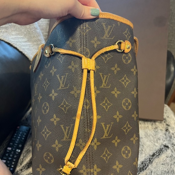 Louis Vuitton Neverfull MM - Picture 7 of 13